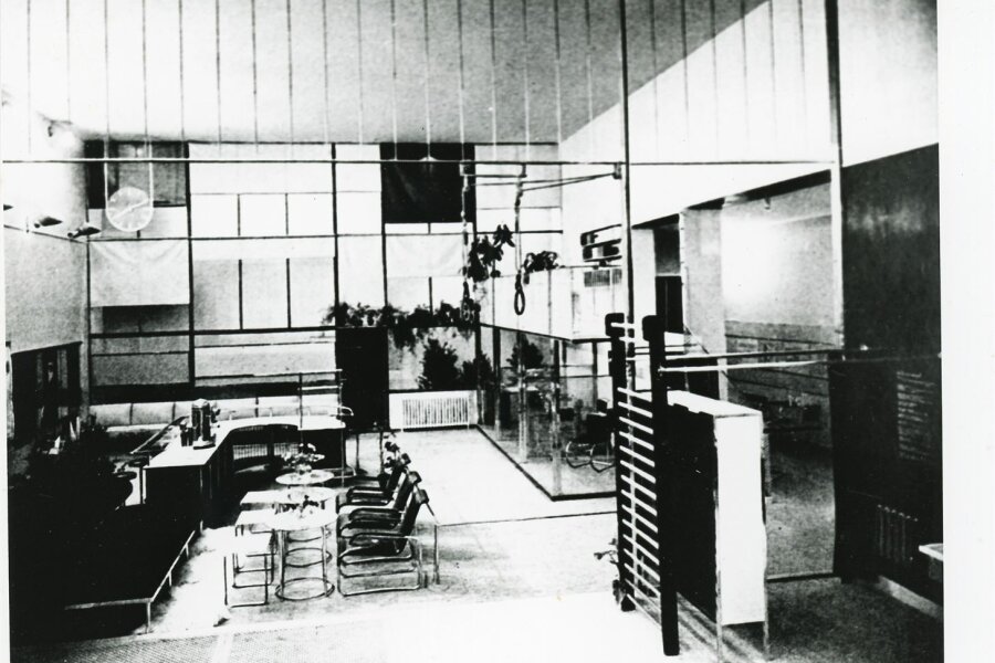 W. Gropius, část expozice německého Werkbundu v Paříži, 1930